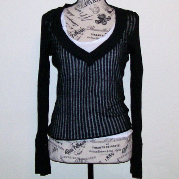 NWOT Beautiful 2 in 1 Sweater Top - Picture 6 of 6